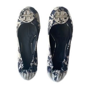 Tory Burch Reva Flats Navy Blue & White Leather Print (Size 7.5)